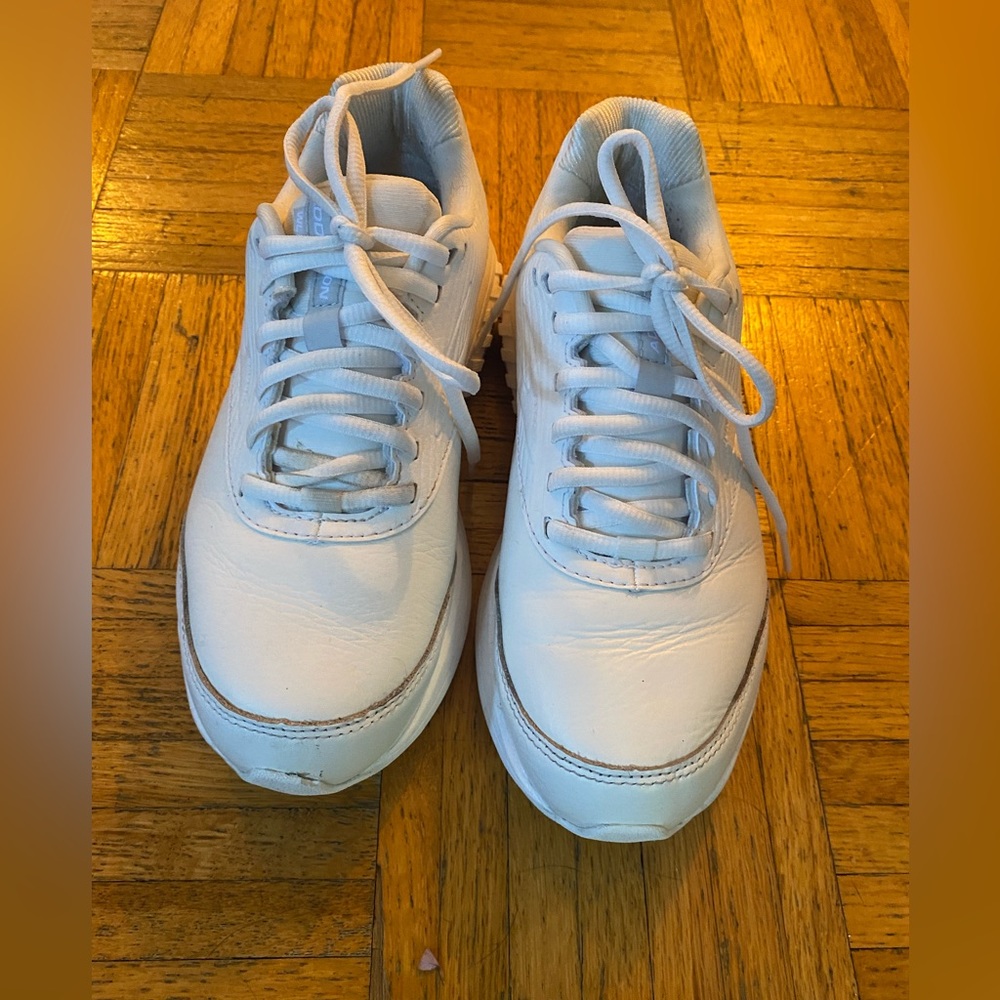 Brooks Addiction Walker 2, gently worn, size 7.5B